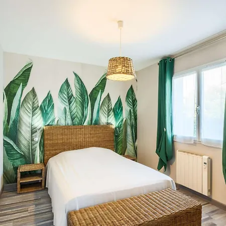 Willa Bourg, Jolie Petite Maison Pour 4 Personnes Avec Terrasse Et Jardin *