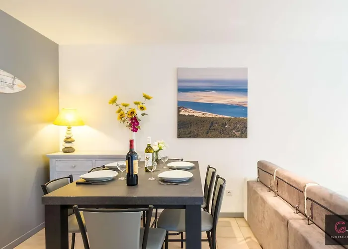 Villa Bourg, Jolie Petite Maison Pour 4 Personnes Avec Terrasse Et Jardin *